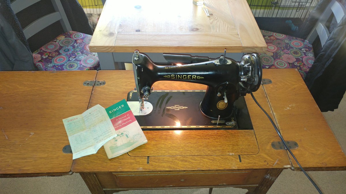 busy_lizzis's tweet photo. This I have the best #fionce ever look what he surprised me with this morning!!! #old #singer #sewingmachine #lucky girl https://t.co/XMQAJXe6iA