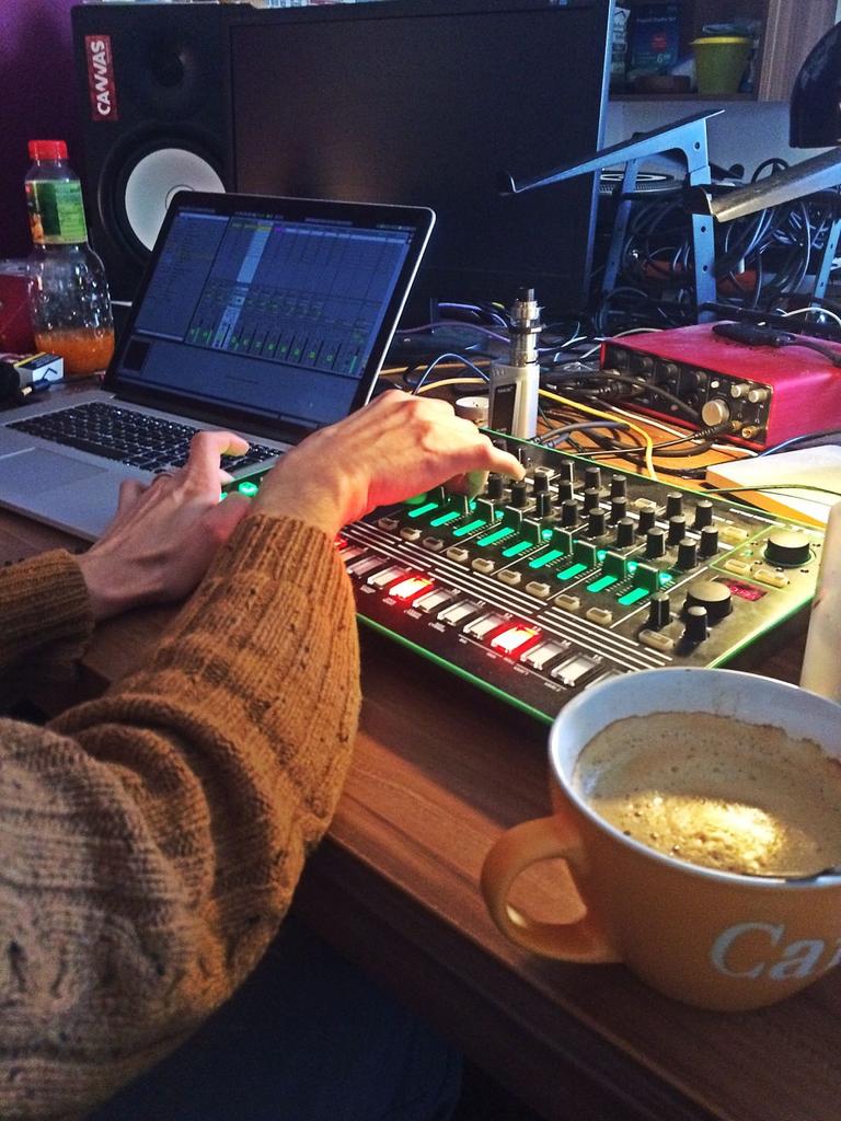 SubsonicSquad's tweet photo. #session with #BleedingMidi .  #trap and #techno = #trapno ? #producing #ceativity #subsonicSquad #bassmusic #music https://t.co/NSSPKPzx9s