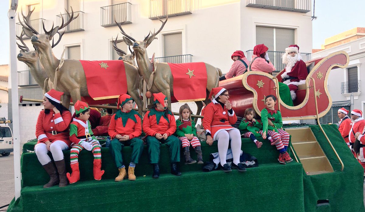 DecomaxDeco's tweet photo. Estamos felices porque los Reyes Magos ya están en #Herrera y #decomax aporta su "granito de ilusión" a la Cabalgata #patrocinio #magia https://t.co/cqfeWgt8uO