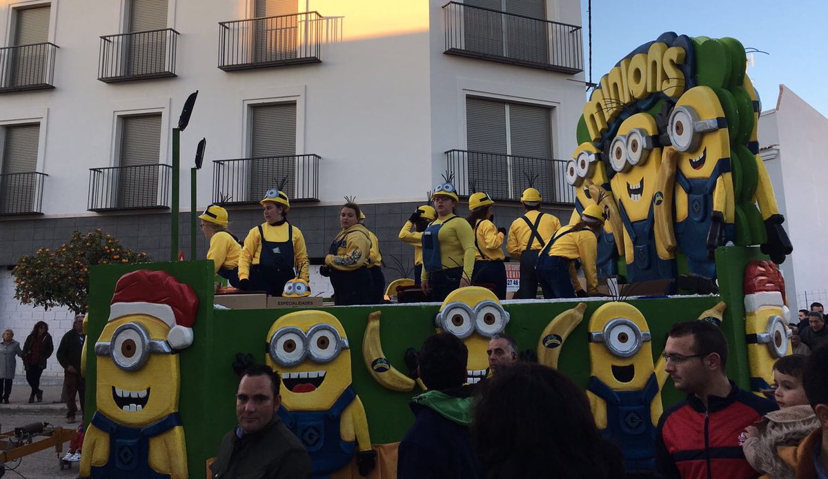 DecomaxDeco's tweet photo. Estamos felices porque los Reyes Magos ya están en #Herrera y #decomax aporta su "granito de ilusión" a la Cabalgata #patrocinio #magia https://t.co/cqfeWgt8uO