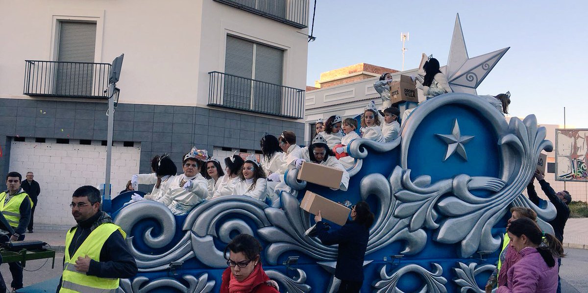 DecomaxDeco's tweet photo. Estamos felices porque los Reyes Magos ya están en #Herrera y #decomax aporta su "granito de ilusión" a la Cabalgata #patrocinio #magia https://t.co/cqfeWgt8uO