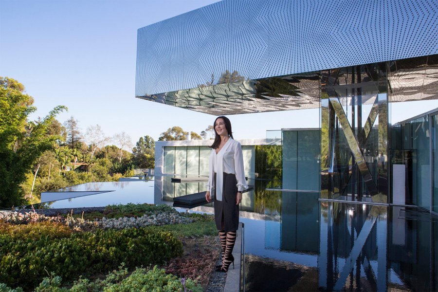 NYT covers <a href="/TamaraMellon/">Tamara Mellon</a>'s relocation to Los Angeles and launch of her second Tamara Mellon brand: michaelovitz.blogspot.com/2017/01/michae… #tamaramellon