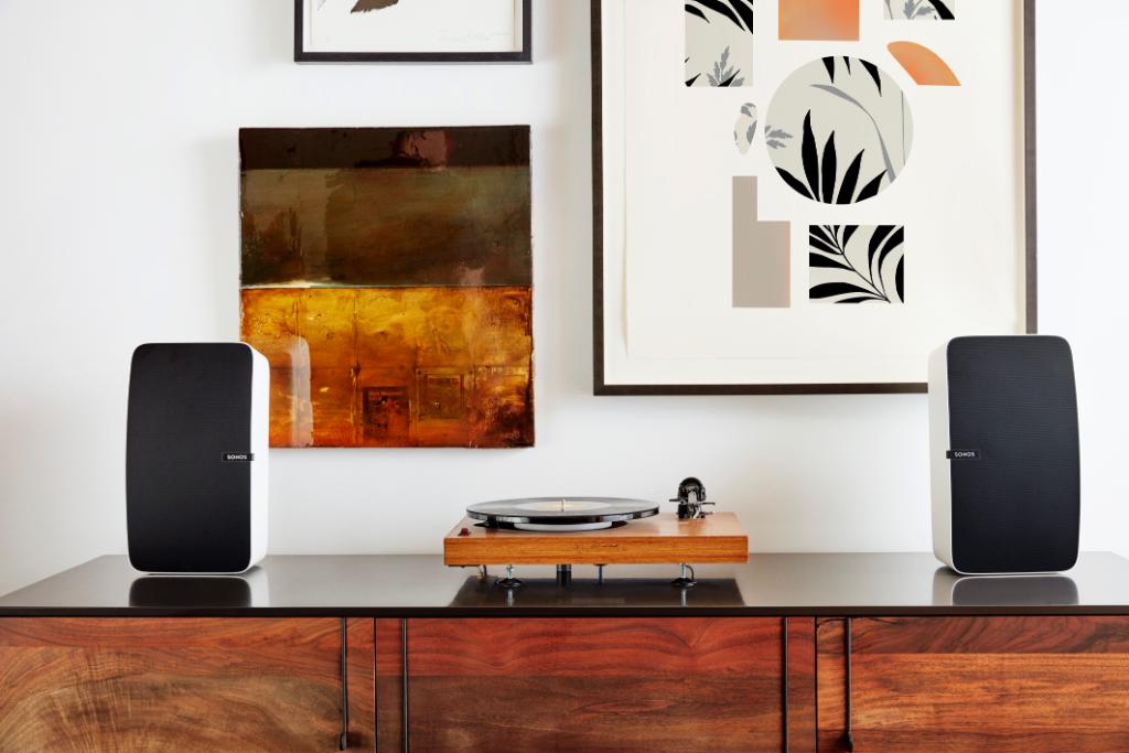 Sonos's tweet photo. Give your vinyl new life. Hook your turntable up to your PLAY:5 via line-in. https://t.co/i9xNN6ROa3 https://t.co/Qwasiq58q0