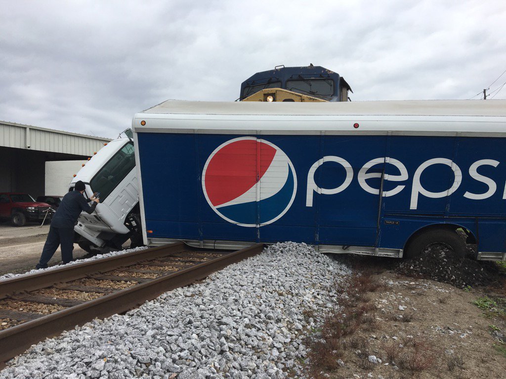TrangPhamBui's tweet photo. Collision happened around 9:50  this morning at Main St crossing. https://t.co/P8Fw0A0OVD