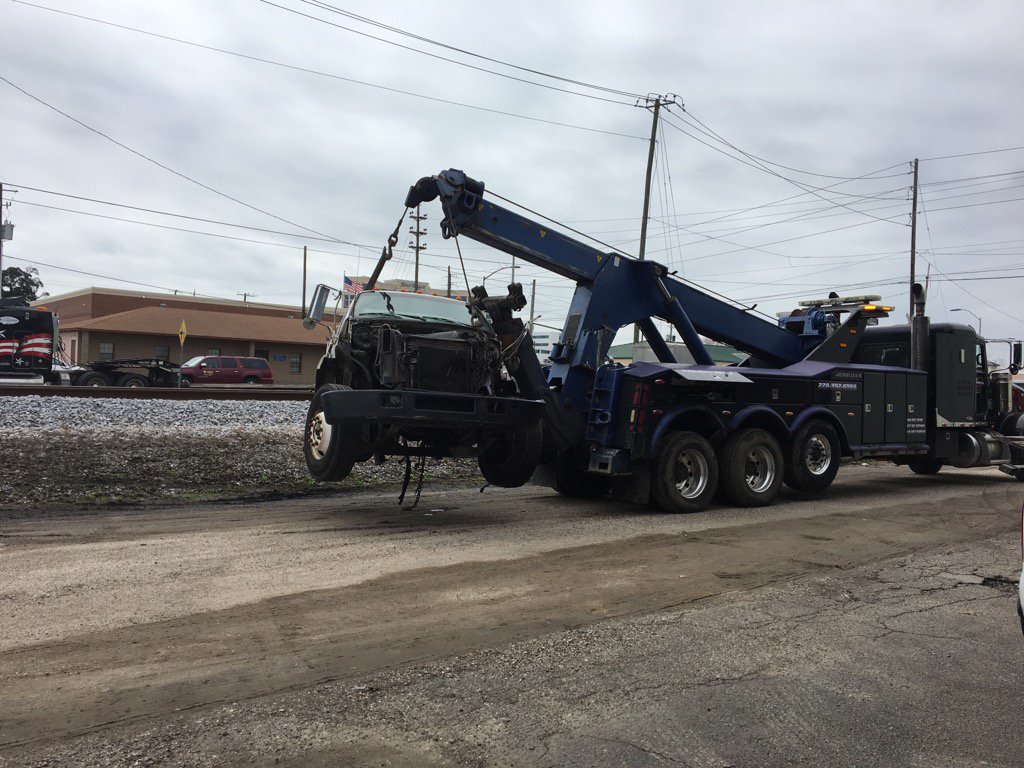 TrangPhamBui's tweet photo. Truck cab being hauled away now. Back part of truck is next. https://t.co/9292KFdzHy