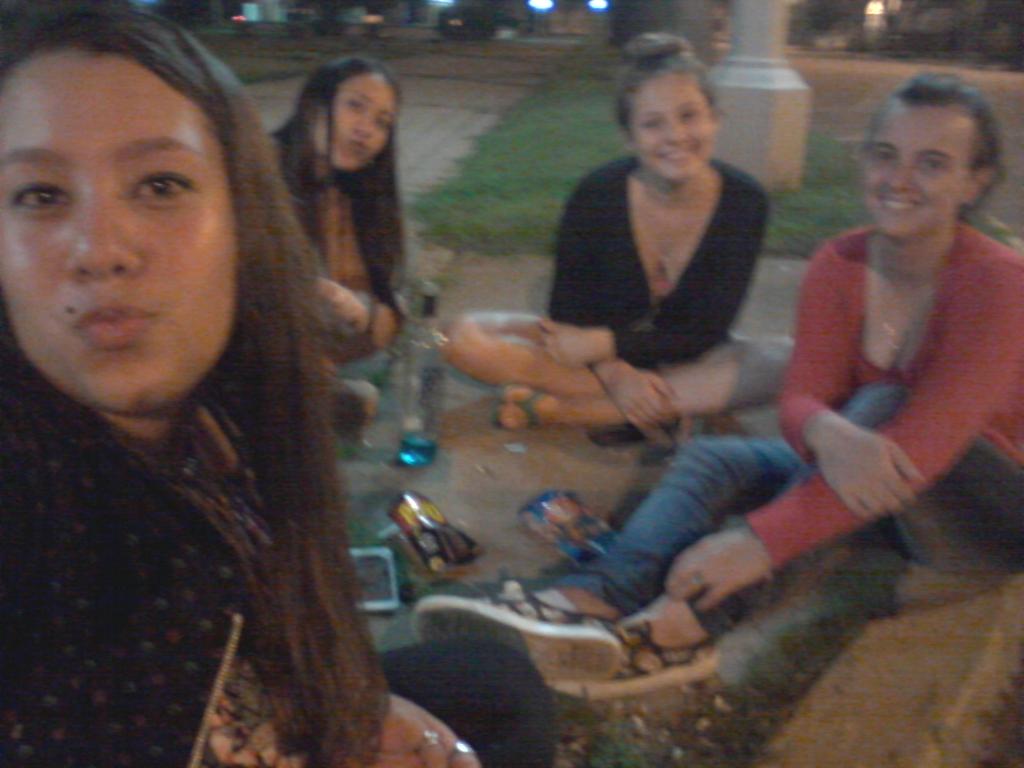 dianee2015's tweet photo. Fotoo de anoche cn las chicas ♡ https://t.co/YsvHL46elQ