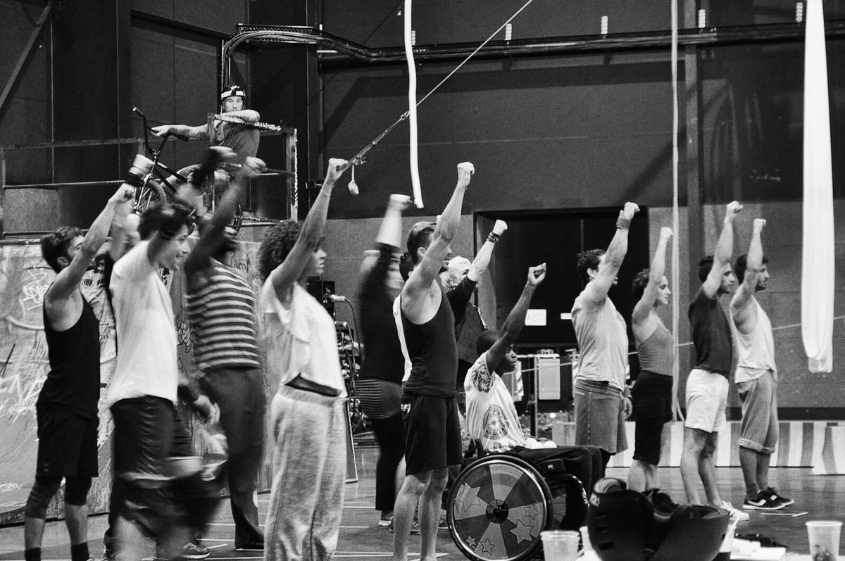 Tous ensemble depuis le commencement... 🎪 💕💪🏼🎤
Pour venir voir les dernières représentations, c'est par ici ! 
➡️ bit.ly/TimeoFnacParis