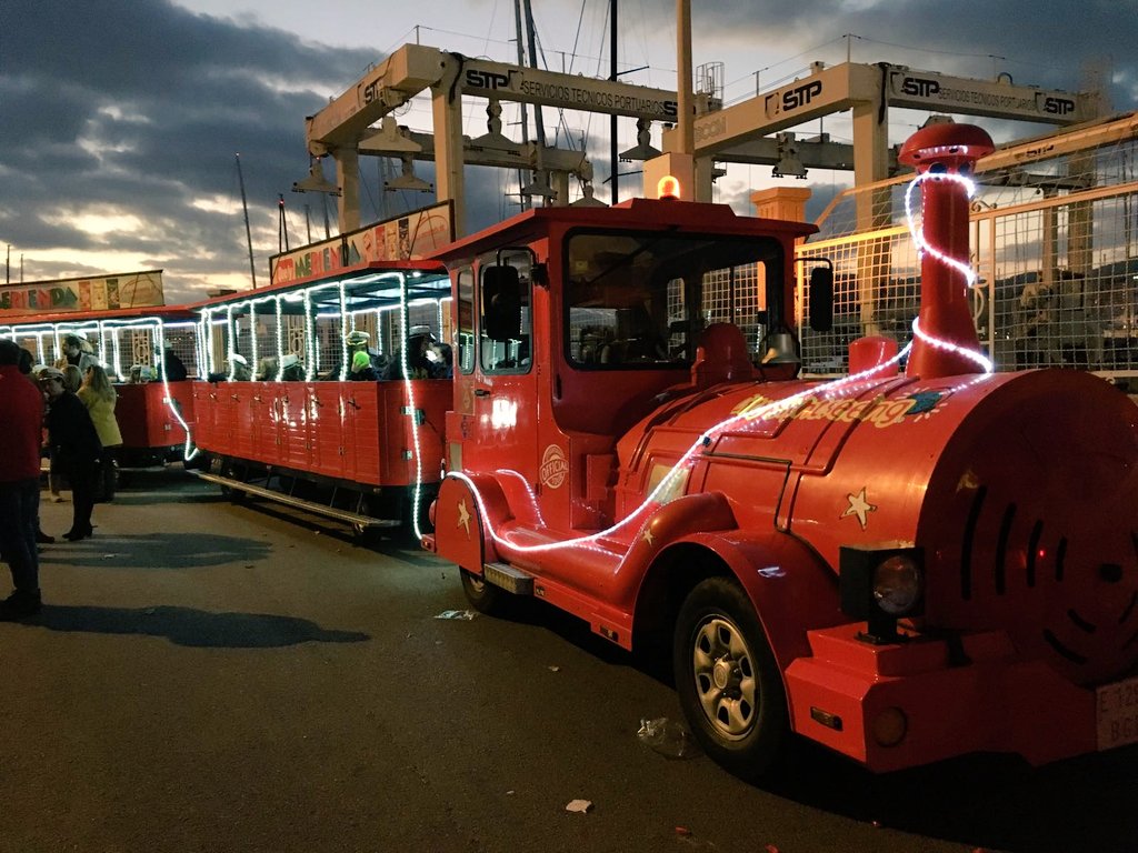 Palmadiversio's tweet photo. A que llueix el trenet de Nadal? Avui és un vespre especial per a molts 😉👑👑👑 https://t.co/SxCSIBP4k9