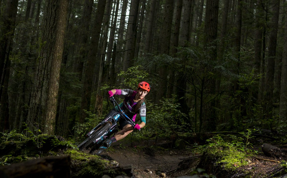 ozmosistraining's tweet photo. #tbt to when the trails weren't covered in snow! @vanarts 

@muddbunnies @Livgiant @MTB4Her @raceface604 #northvan #nsmba #exploreBC #rideBC https://t.co/Gd7ow7ARX2