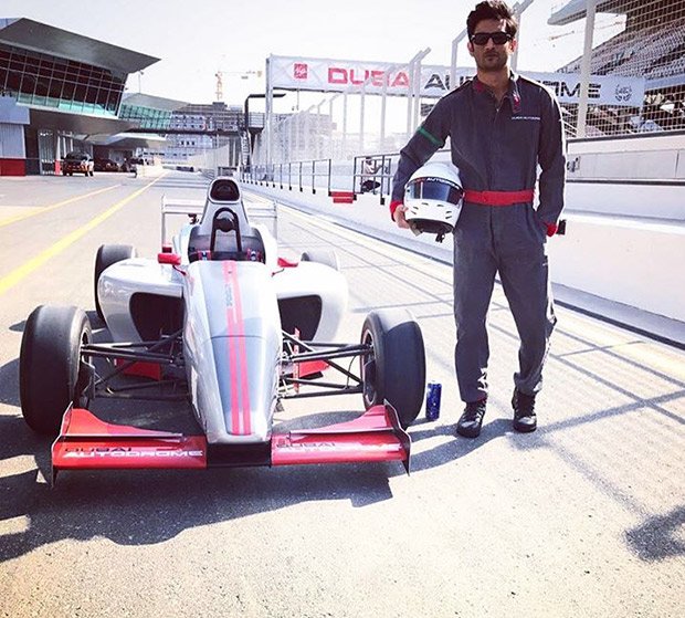 Bollyhungama's tweet photo. Check out: @itsSSR poses in a race car driver avatar
https://t.co/250geQm8CH https://t.co/I5AYbHcnnn