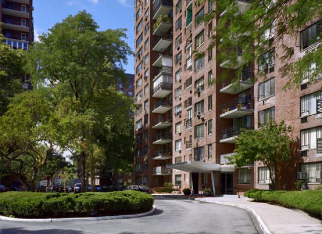 Lenox_Terrace's tweet photo. Lenox Terrace has beautiful 1-bedroom apartments such as Apt #09B which features a foyer entrance at only $1,900 a month. #WeareHarlem https://t.co/HuboGLDTEz