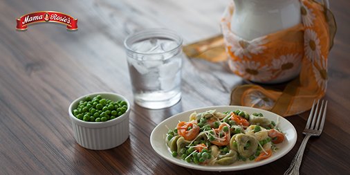 mamarosies1's tweet image. #DinnerHack: Bump up your fiber and calcium by adding fresh peas and Parmesan to Mama Rosie's Tortellini.