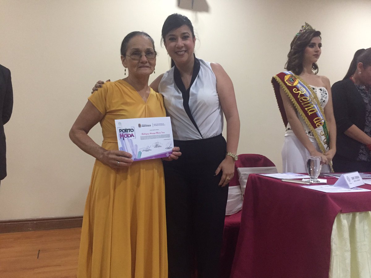 Marilury's tweet photo. Ramona Calderón, Aso Textil Floron 2, certificado de parte del @GADPORTOVIEJO x proceso de fortalecimiento confección de prendas #PORTOMODA https://t.co/uJiu6bGIWB