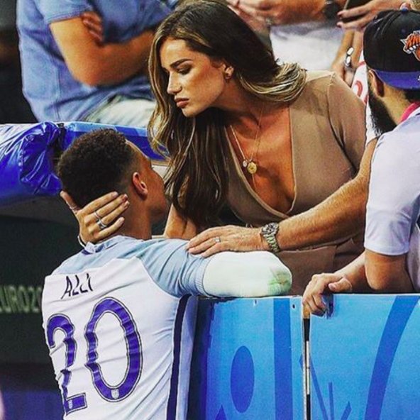 Dele Alli. Winning on and off the field #FootballBabe https://t.co/Wy4lB5r8n1