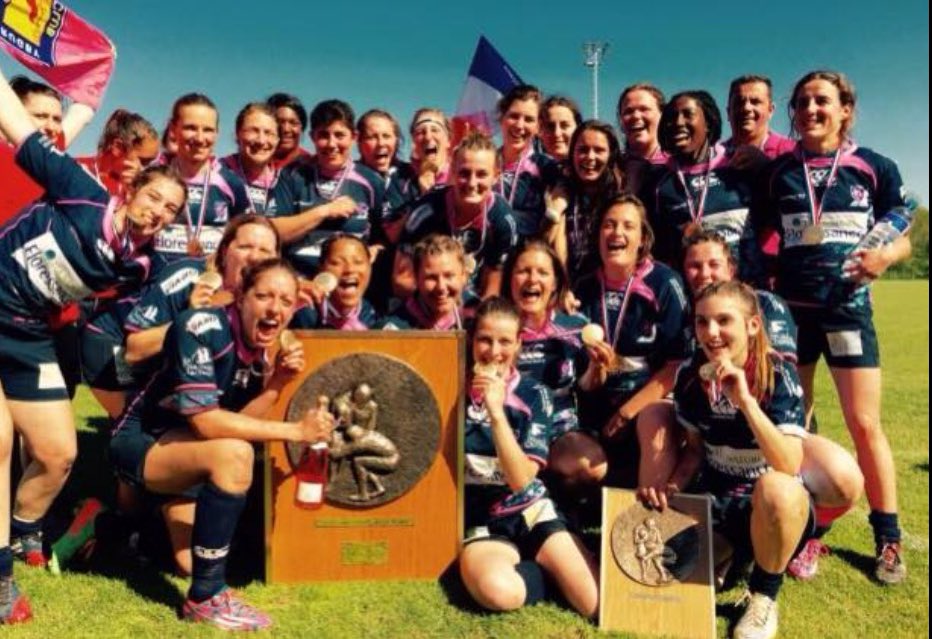 POCettes's tweet photo. *SOLIDARITÉ* 
Fières de se joindre au mouvement pour le @FCAuchGers et heureuses de leur offrir le maillot de championne de France dédicacé https://t.co/0GP1QmOjAg