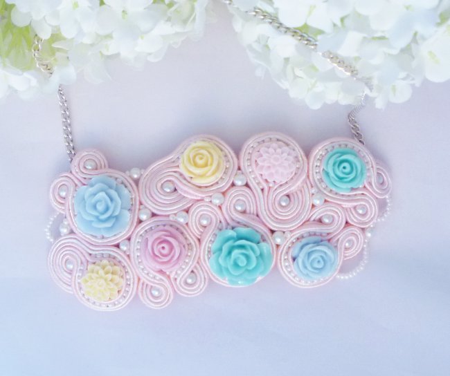 MollyGDesigns's tweet photo. Be ready for spring #newyearsales bib style #necklace #womaninbiz #wineoclock #findingmakers https://t.co/jUKwgvtZ4D commissions taken https://t.co/ajV1Z8ncpg