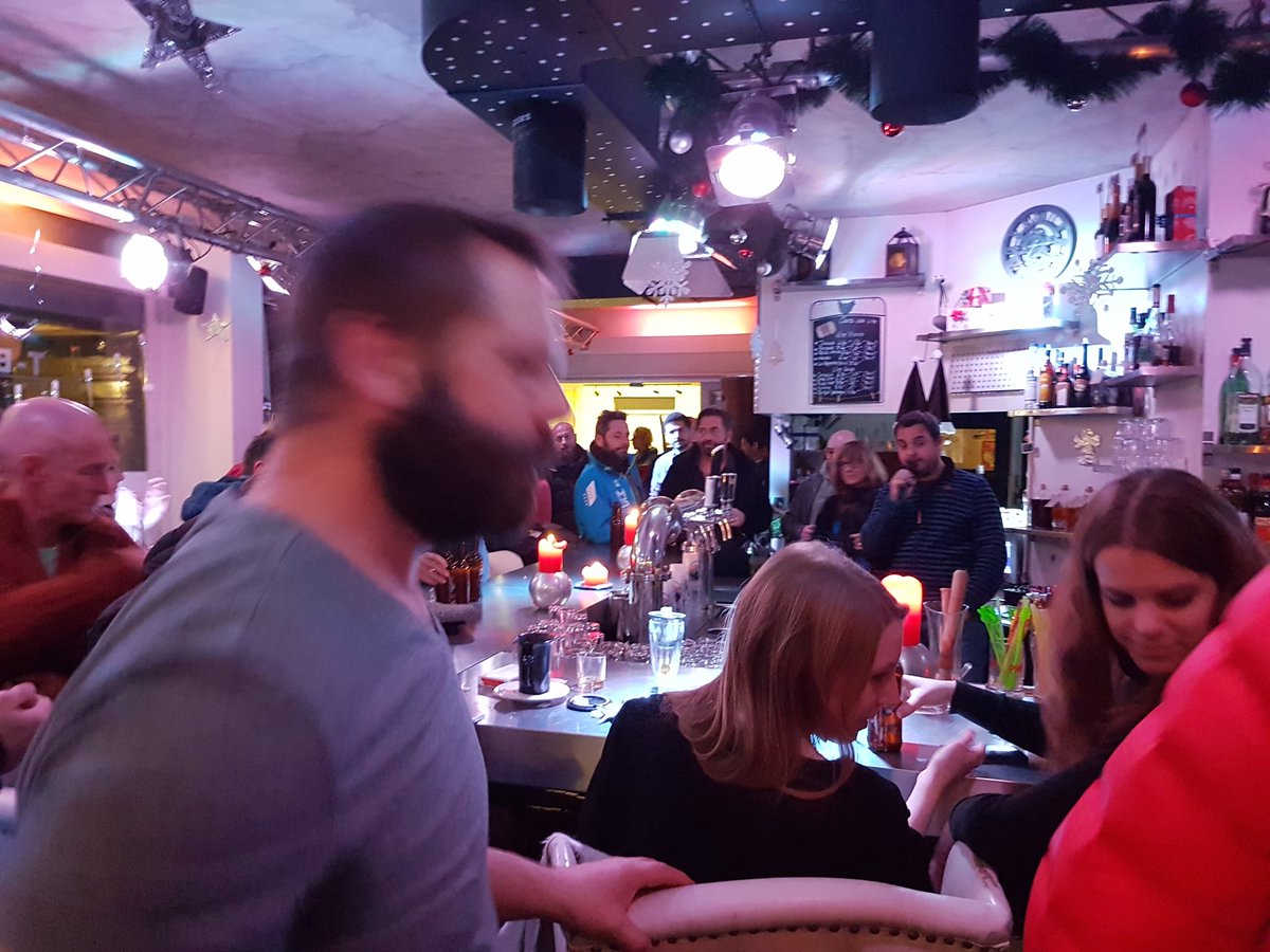 AntoineUlysse's tweet photo. Lancement de la bière #7peaks #riverstyle au t-bar #morgins #dentsdumidi #blurryRobby https://t.co/pIynnof3PS