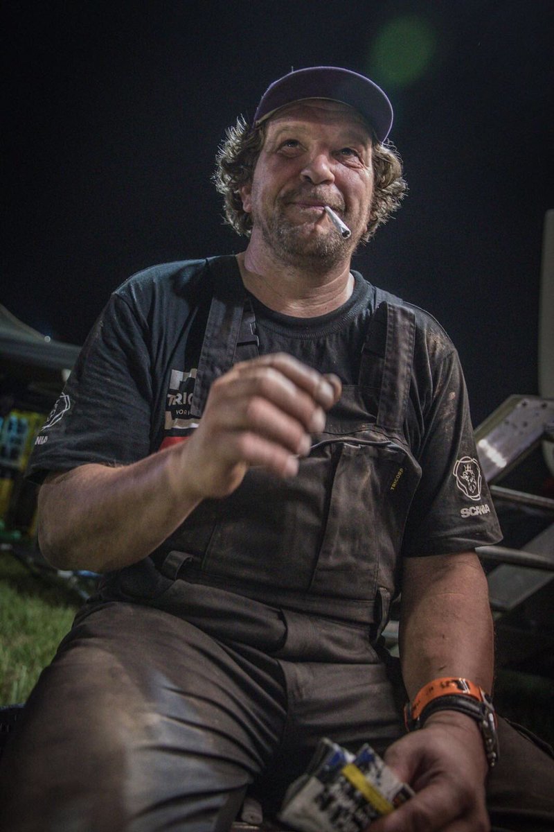 teamtoptrucks's tweet photo. Hard werken… weinig slapen in een heel klein tentje, en dan ben je ook nog jarig!!!! Marcel Huffmeijer, van harte gefeliciteerd! https://t.co/nODJTVNzJl