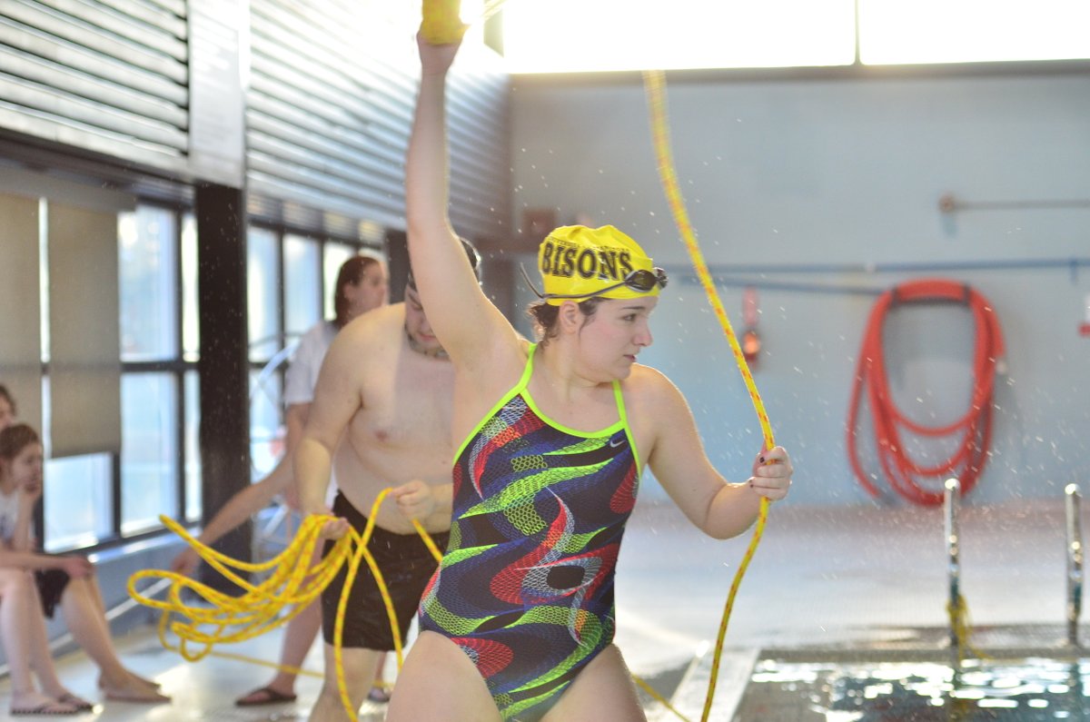 LifesavingMB's tweet photo. For #ThrowbackThursday a look at Line Throw during the 2016 Manitoba Lifeguard Championships. #MLC2016 #lifesavingsport #NationalLifeguard https://t.co/D1DyKfFKXE