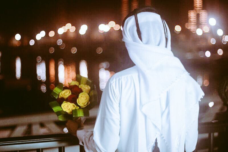 f04510's tweet photo. https://t.co/GpHaUGCsNQٰ

يابايع الورد ماشفت ملامح حبيبي ؟ 
أجمل من اللّي في يدينـك تشيله ✨.  ㅤㅤㅤ