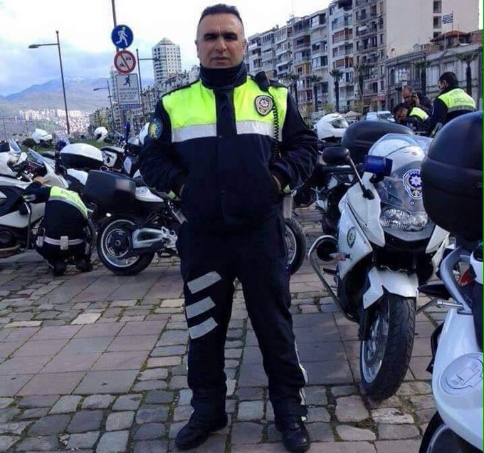 lvntozrn's tweet photo. #FethiSekin Gibi kaç kahraman daha şehit olacak ?
Kaç patlama olacak ?
"YÖ-NE-TE-Mİ-YO-RUZ #MilliMutabakatHükümeti kuralım" demeniz için ? https://t.co/Jo8cYbTl3A