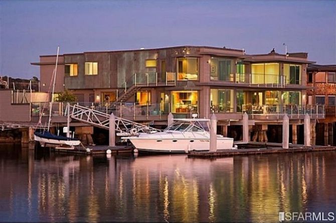 DesignerREstate's tweet image. Waterfront 5 bedroom 5.5 bathroom home in #Richmond, #California! With over 7000 sqft and a 58-foot boat dock! Pricetag: $3.3 million