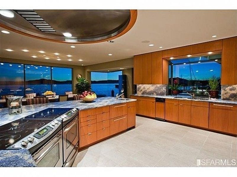 DesignerREstate's tweet image. Waterfront 5 bedroom 5.5 bathroom home in #Richmond, #California! With over 7000 sqft and a 58-foot boat dock! Pricetag: $3.3 million