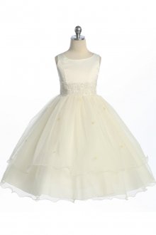 gldarlings's tweet photo. #FirstCommunionDresses and accessories now on SALE at #GrandmasLittleDarlings located in #Oakville or shop online at https://t.co/wIO2s3KZa5 https://t.co/ovD3lDMkMb