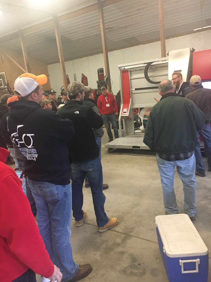 rosesandrobots's tweet photo. Hands on learning with Lely! #redrobots #learning #classtime #dairy #farmers #progressive https://t.co/M7RB4ysOTR