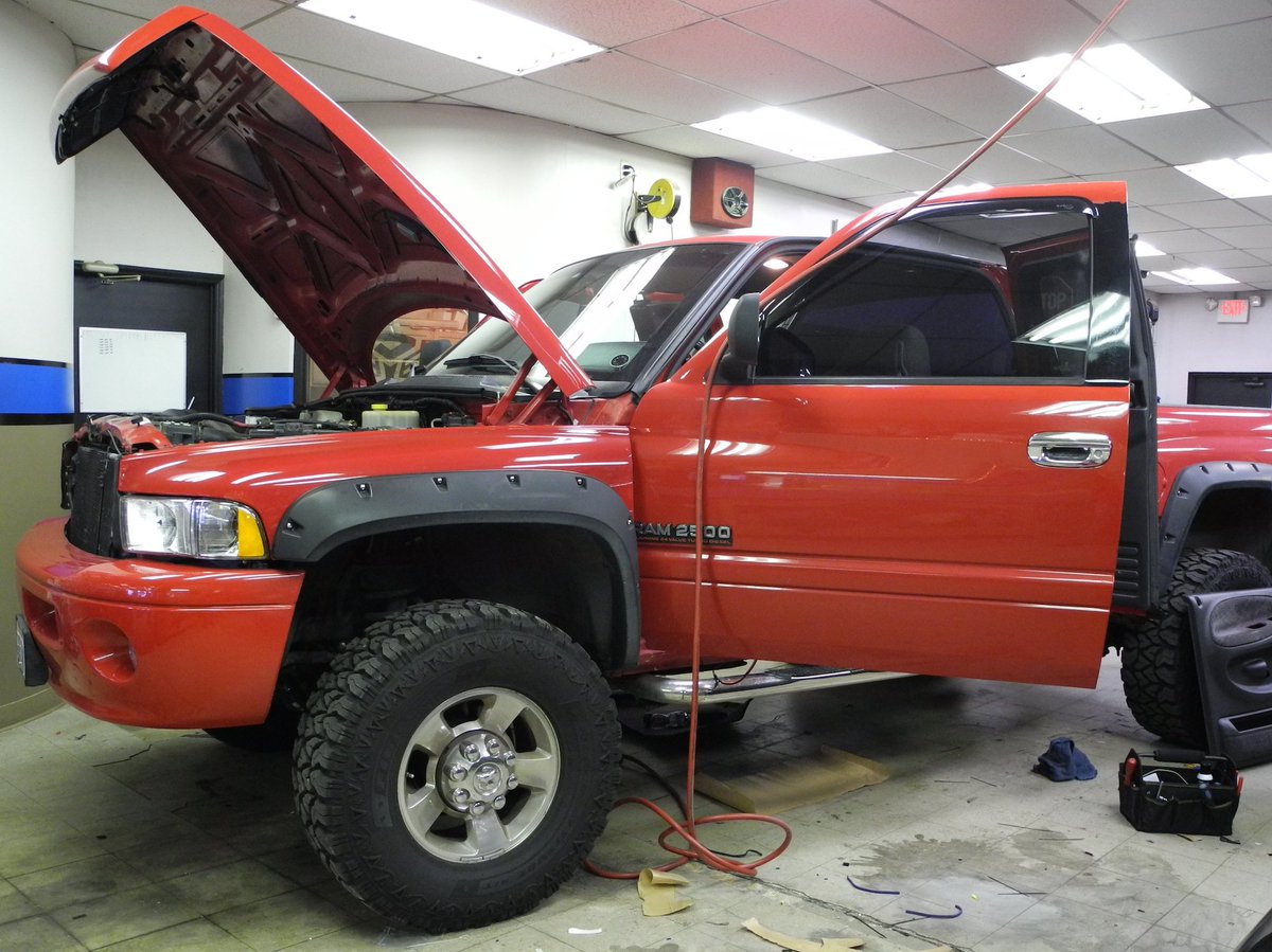 CCSDayton's tweet photo. #TBT to January 2016, we gave this big #Dodge #Ram 2500 a big audio upgrade with a #LinearPower Blues component set & #Dynamat! @LesNoyse https://t.co/4LGoNAVt4w