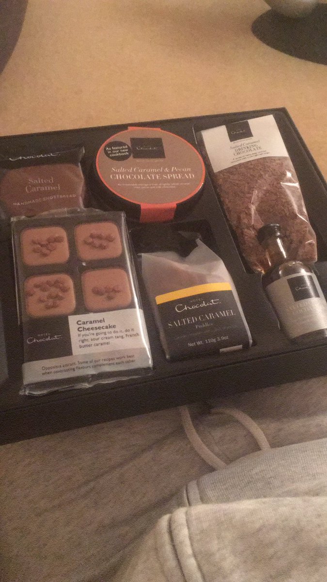 karlax1x's tweet photo. What hope have I got of becoming skinny when I have the mills family as friends π· #whatfirst #thankyouπ€π€€ @Millsvy10 @lululocket_lucy https://t.co/tXB37L0hww
