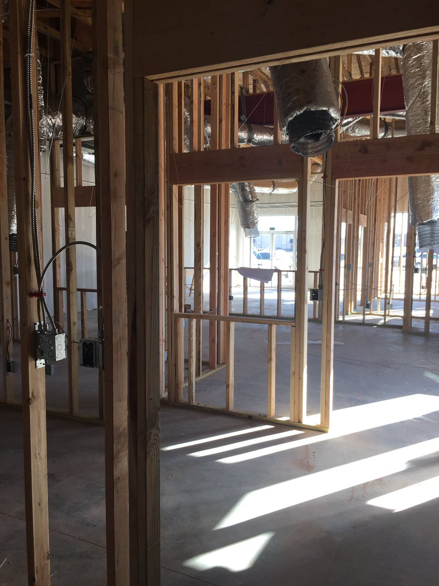 BisonHomesOK's tweet photo. The new #communitypharmacy we're building in @CityofMustang is coming together nicely! https://t.co/c3dTxCDNWh