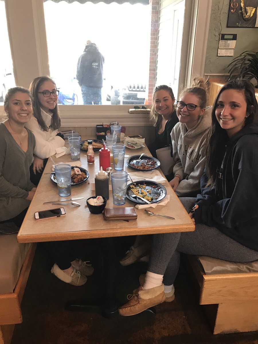 kingstcafe's tweet photo. 5 hungry gals! https://t.co/tX4IKM5Mv1