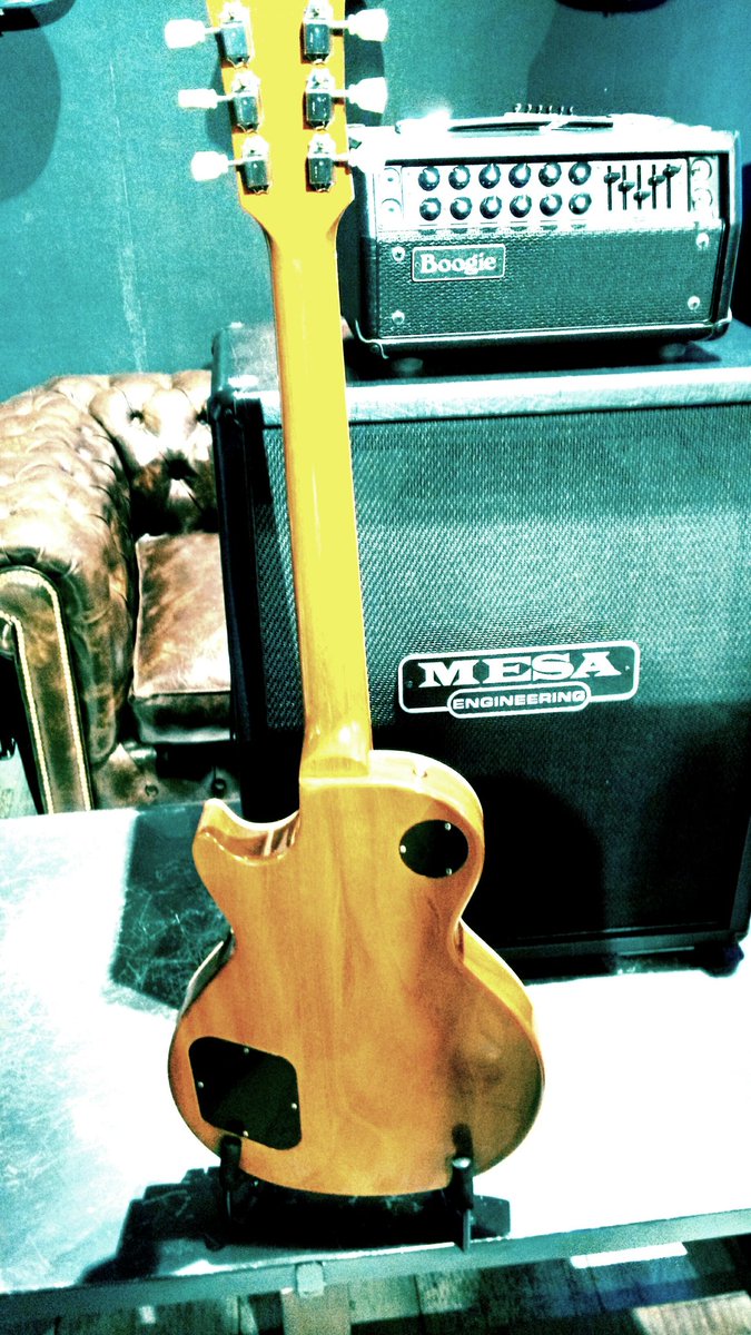 myscustomshop's tweet photo. #gibson #music #rock #loveguitars #2017 
Gold top R7
Mesa boggie Mark V twentyfive https://t.co/mGCFAwBdJ8
