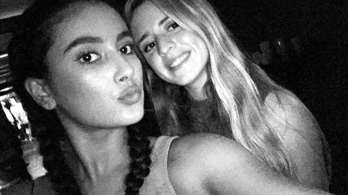 fiamaxxine's tweet photo. feliz cúmplelos a mi favorita💗 College, fuck it; life wouldn't be the same without you. love you mucho #VamoABusal https://t.co/2PvUJ6lyV6