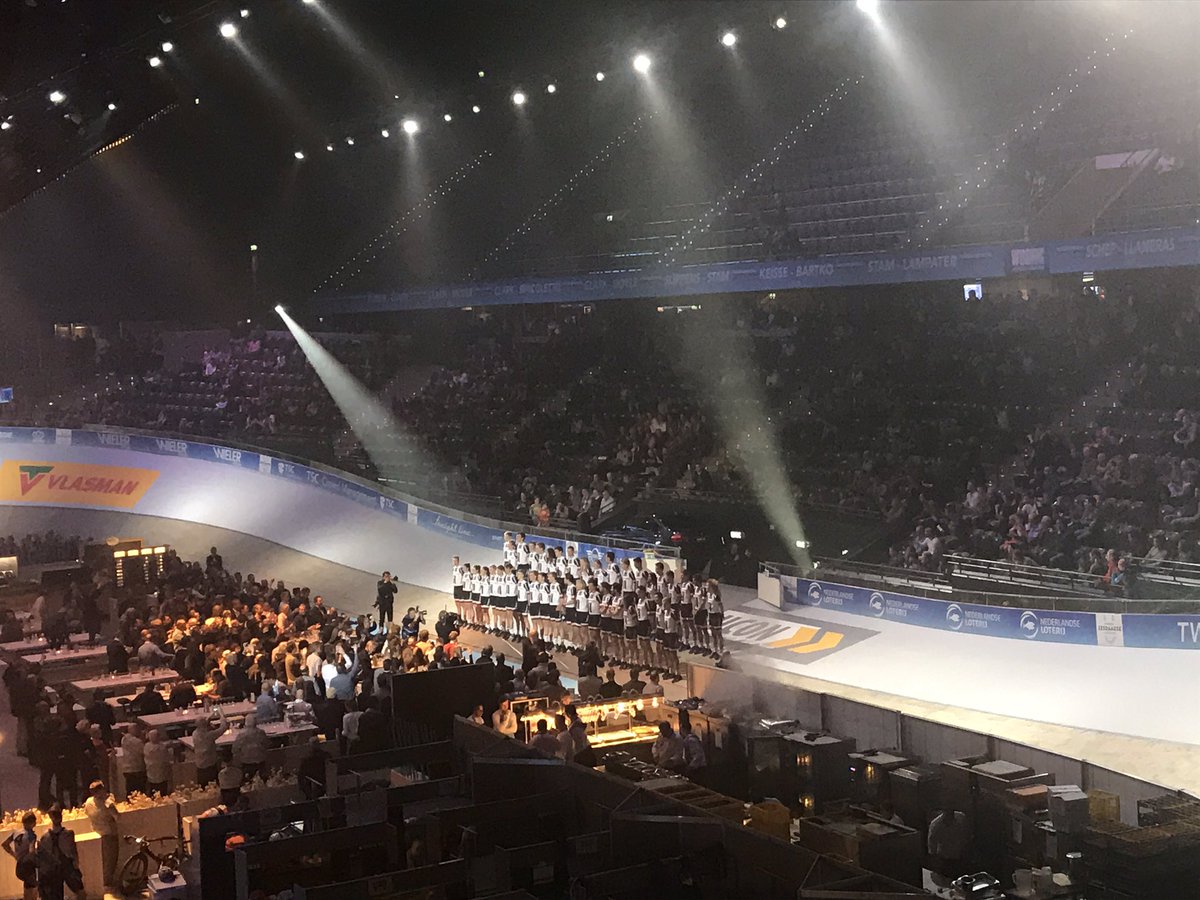 JolandaRdam's tweet photo. Presentatie Sunweb team, voorheen Giant, op openingsdag @zesdaagse #wooningzesdaagsevanrotterdam https://t.co/cI7EZH5Nu7