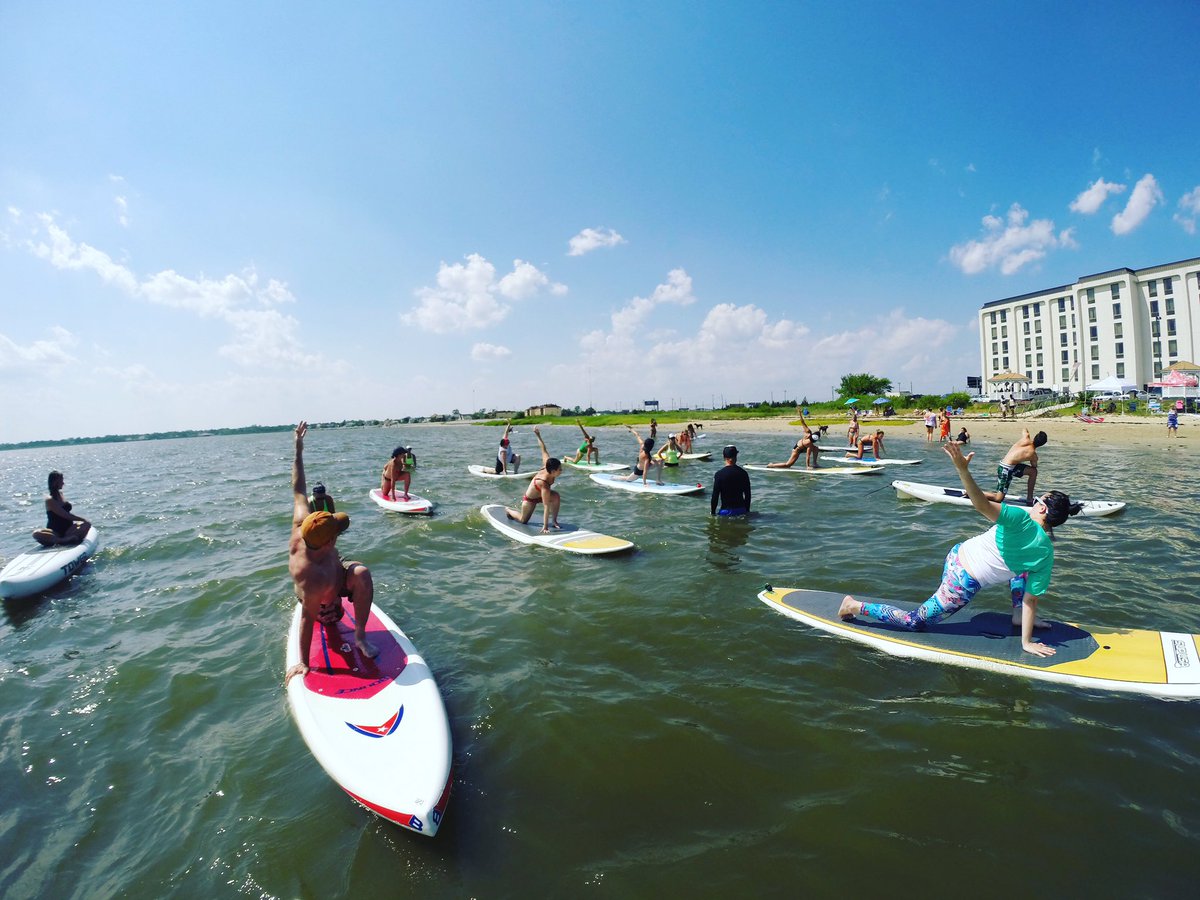 williamhaggerty's tweet image. What #goals or way of being are you reaching for in #2017? #whatsupgrowyoga #gopro @GoPro @lululemonmen #SUP #yoga @BounceSUP @TowerPB
