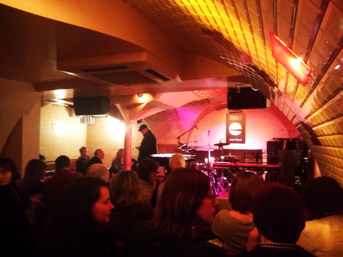 CordesetAmes's tweet photo. De retour au @SunsetSunside après un long break. Concert de @LinaStalyte !
Good Vibes https://t.co/dBv0q6GJcp
