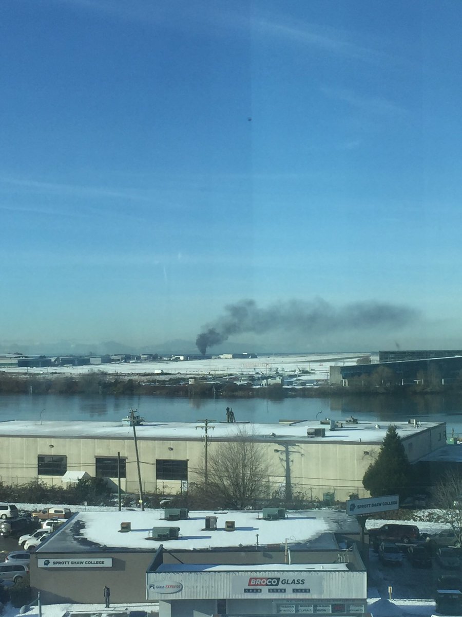 Whoa, a lot of smoke coming from <a href="/yvrairport/">YVR</a> 
#yvrairport #yvr
