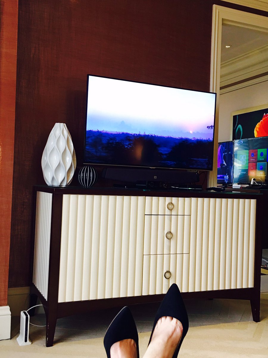 jadetseng's tweet photo. Not shoes, focusing wifi extender on the ground! https://t.co/XdtSQfOGmx