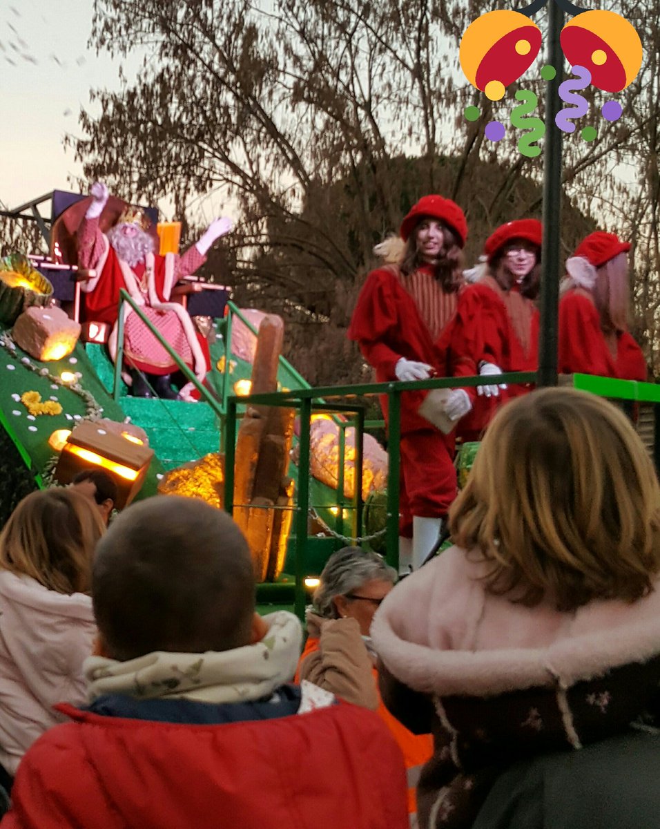 Claudia_OStory's tweet photo. #ThreeKingsDay in #Catalonia #7tonnes of #sweets distributed in #BCN #2tonnes #celiacsweets🙄 in #Girona and #Tarragona #3tonnes in Lleida 🤔 https://t.co/GuIAvAEzOt