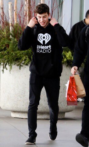 shawnycandids's tweet photo. one retweet is one vote #BestFanArmy #MendesArmy #iHeartsAwards @tacobell https://t.co/rAKcVgEqBv