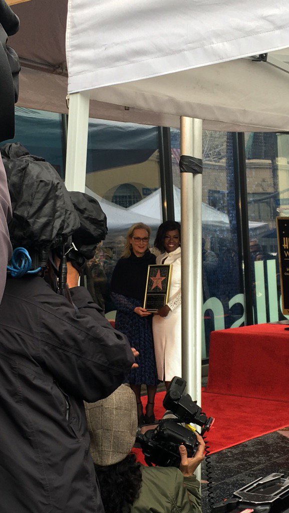 After @violadavis star ceremony on Hollywood's Walk of Fame, she posed w/pal & speaker #MerylStreep. #htgawm