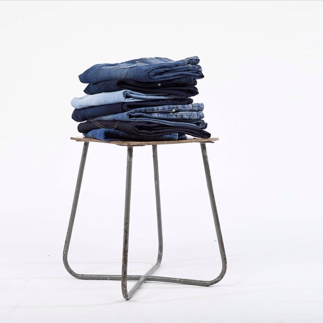 IreneInterieur's tweet photo. Een duurzame spijkerbroek voor €7,50 per maand: wat een super plan!! Via @mudjeansNL kan dat gewoon en de broek is mooi!! 💕#notmypicture https://t.co/l3XxKnexuB