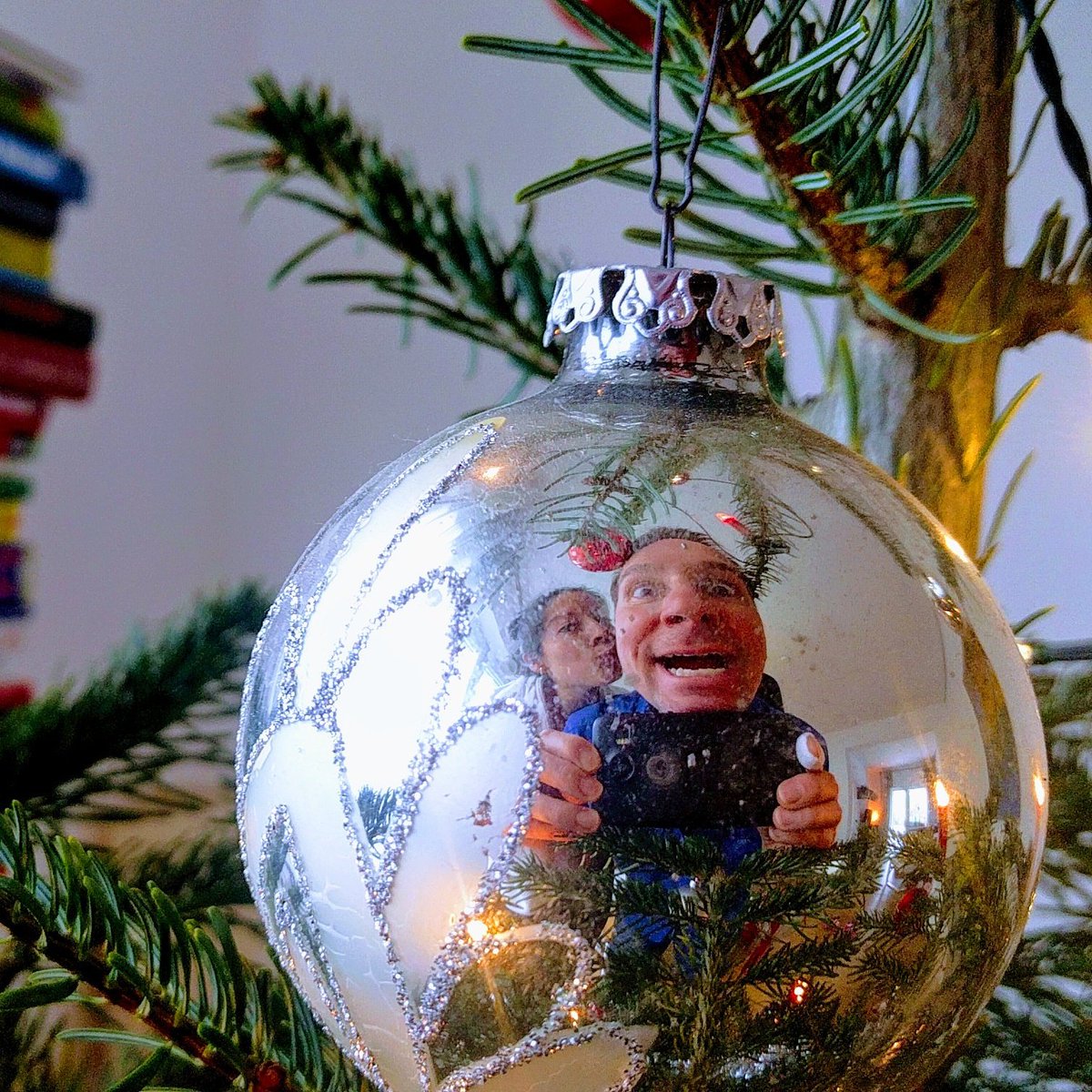 lawtong's tweet photo. Fun with Christmas ornaments: https://t.co/U0gzqSjhgC