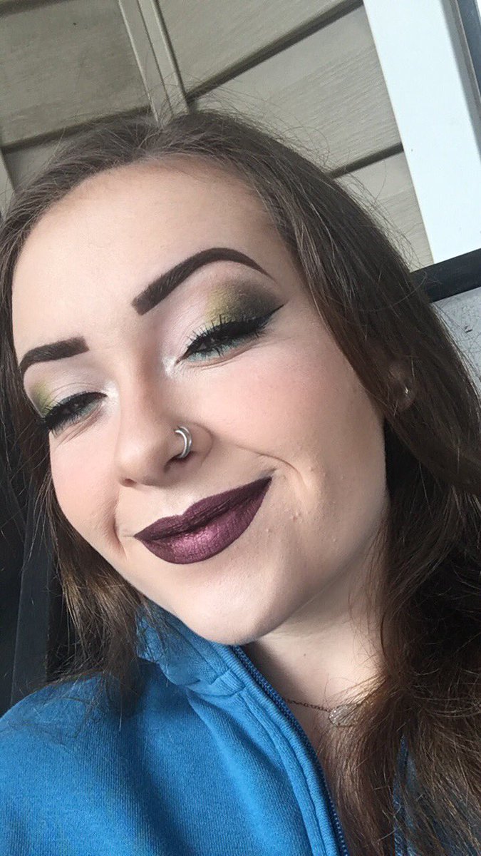 xxandi_'s tweet photo. #motd #mymakeupfleeks #MakeUp #udfullspectrum #juviasmasquerade #noteanoshade ignore my weird faces https://t.co/pkupkaVnLW