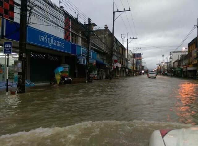 fm91trafficpro's tweet photo. เขตเทศบาลเมืองพัทลุง 08.00 น. 6 มกราคม 2560 #น้ําท่วมภาคใต้ cr.กู้ภัยพัทลุง https://t.co/kdagC8f1z3
