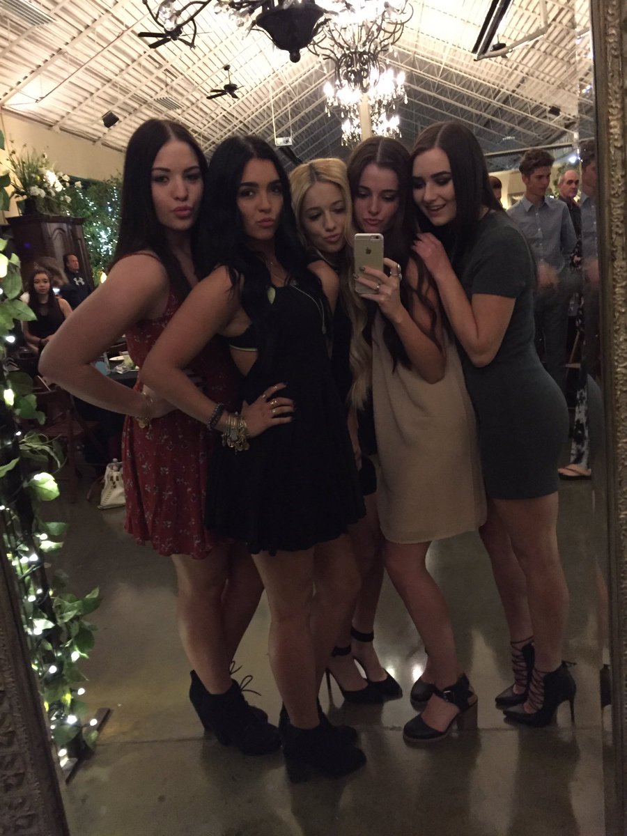 HughesCalli's tweet photo. happiest b day wishes to ma bff 💗 miss u tons!! love you 💕 https://t.co/fFihKiehVA
