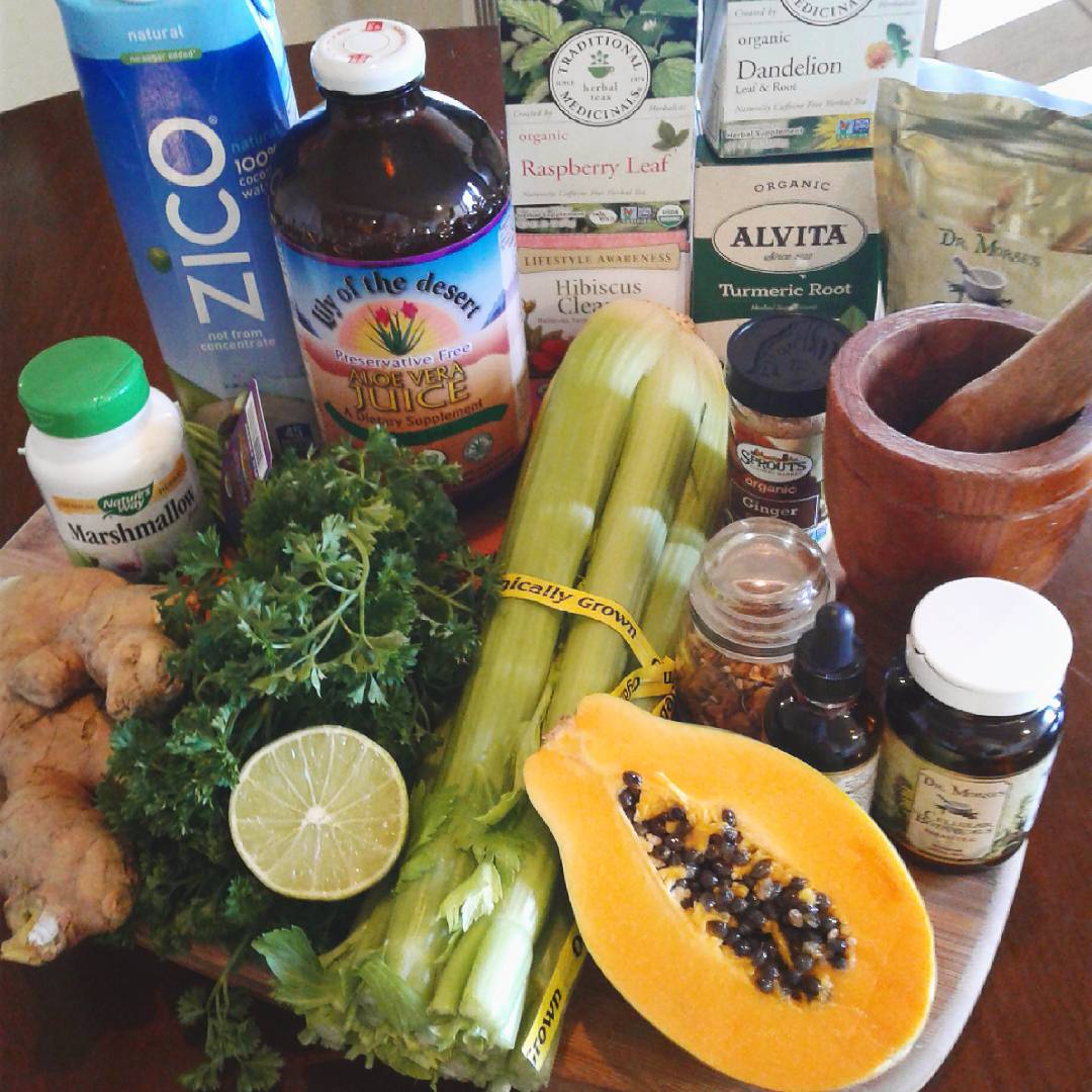 MagikALKitchen's tweet photo. 💪😡
What I'm using to aid in parasite cleanse 
Them papaya seeds is #strong #gingerroot #aloevera #parsley powerfulherbs https://t.co/oSfaynF5ox