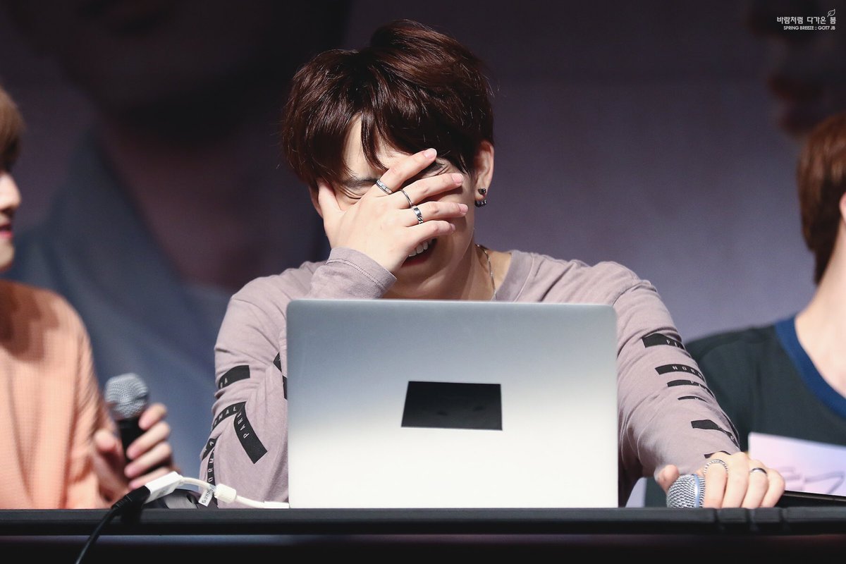 defjess06's tweet photo. Last year no member update anything on JB's bday now Bambam alrd start tweet and post on ig I'm like TT #BestLeaderJBDay #TeamGOT7 https://t.co/INO31RBkyJ